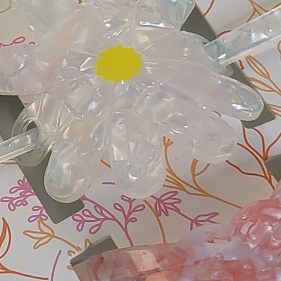 Sunday State Bun Clips - Picture 2 of 4